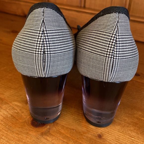 Ferragamo black & white plaid with plexiglass heel & bow detail - Picture 10 of 11
